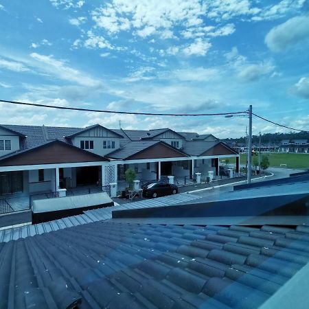 Lynn Homestay Seri Iskandar Kültér fotó